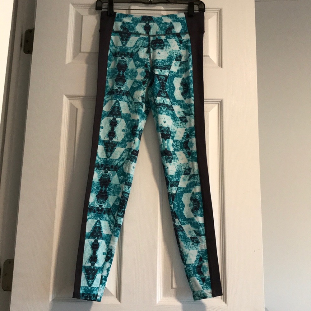 Forever 21 Leggings/Workout Tights size S